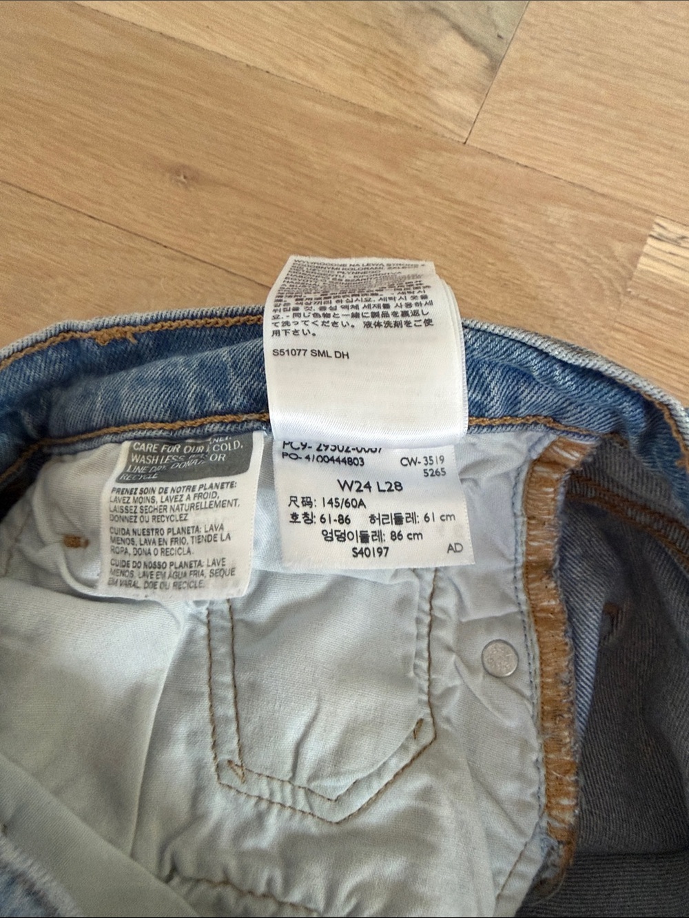 Levi's 501 Light Blue Straight Leg Jeans - Picture 7 of 8